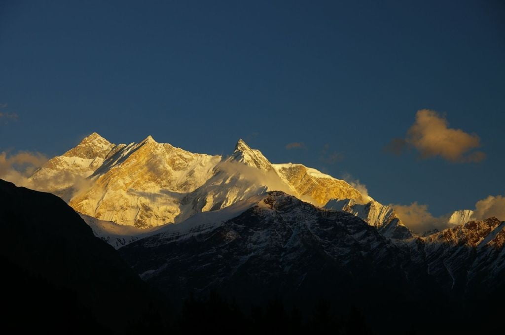 Sun_setting_over_Fang_and_Annapurna