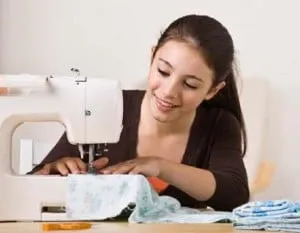 Teaching your child to use the sewing machine_1