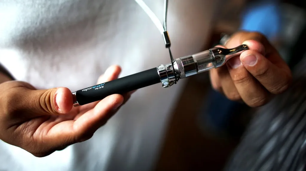 Vape Tanks: What to Consider when Selecting a Clearomizer